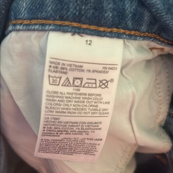 Old Navy Denim Boyfriend Shorts Mid-rise Distressed Women size 12 - Picture 5 of 5